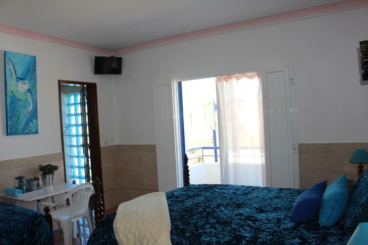 Sagres Sunny Room With Private Bathroom 300M From The Beach Buitenkant foto
